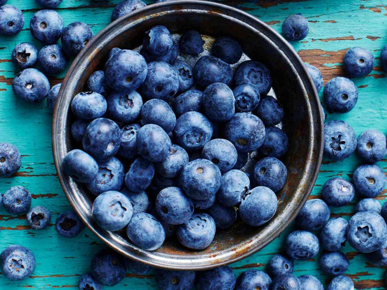 yummy blueberries in a bowl